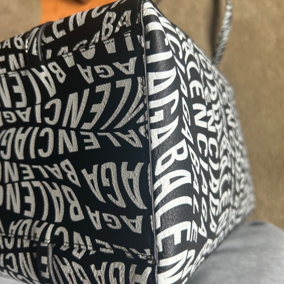 Balenciaga - SOLD - Picture 6 of 9